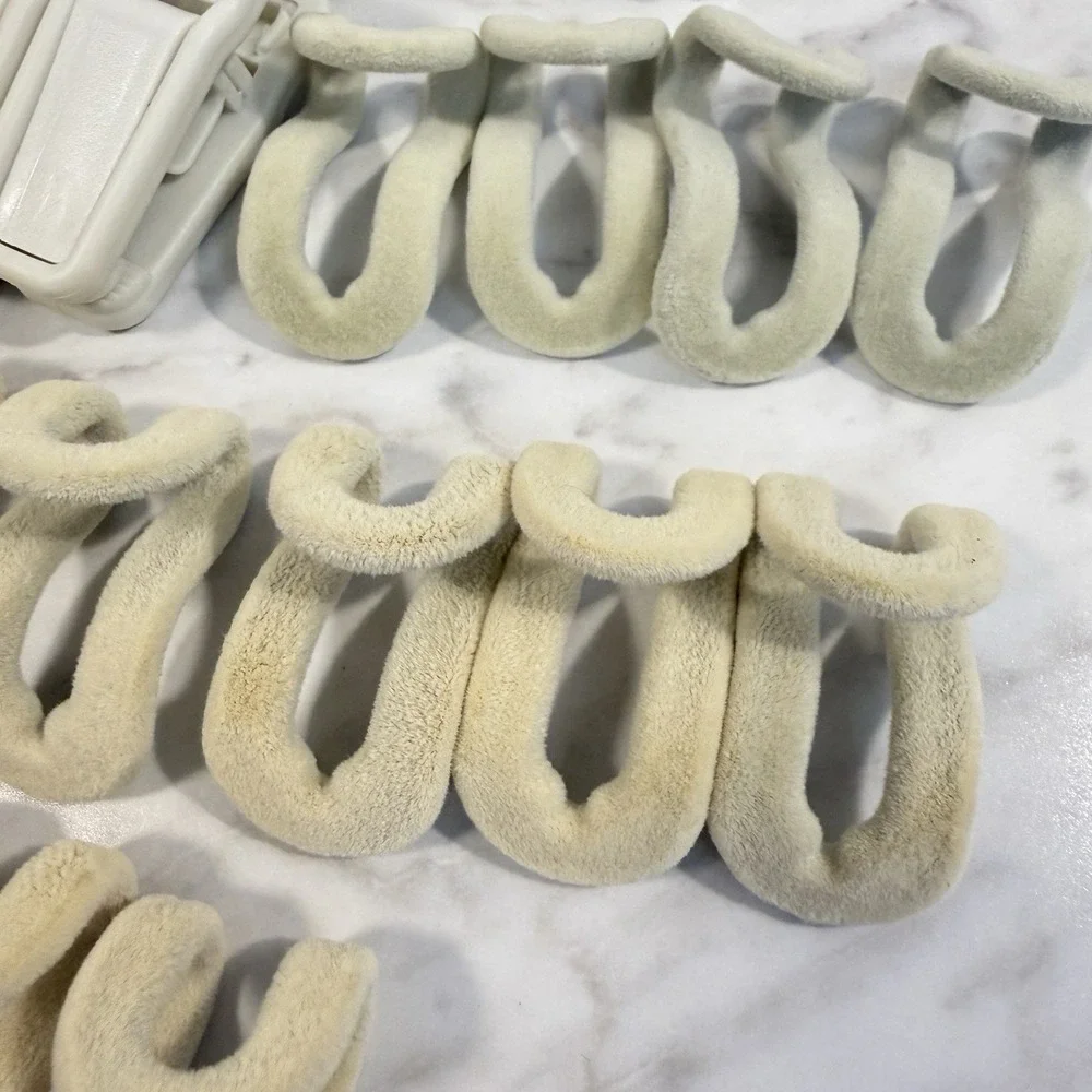 Joy Mangano Huggable Hangers Cream 13 Finger Clips & 15 Cascading mini Hooks